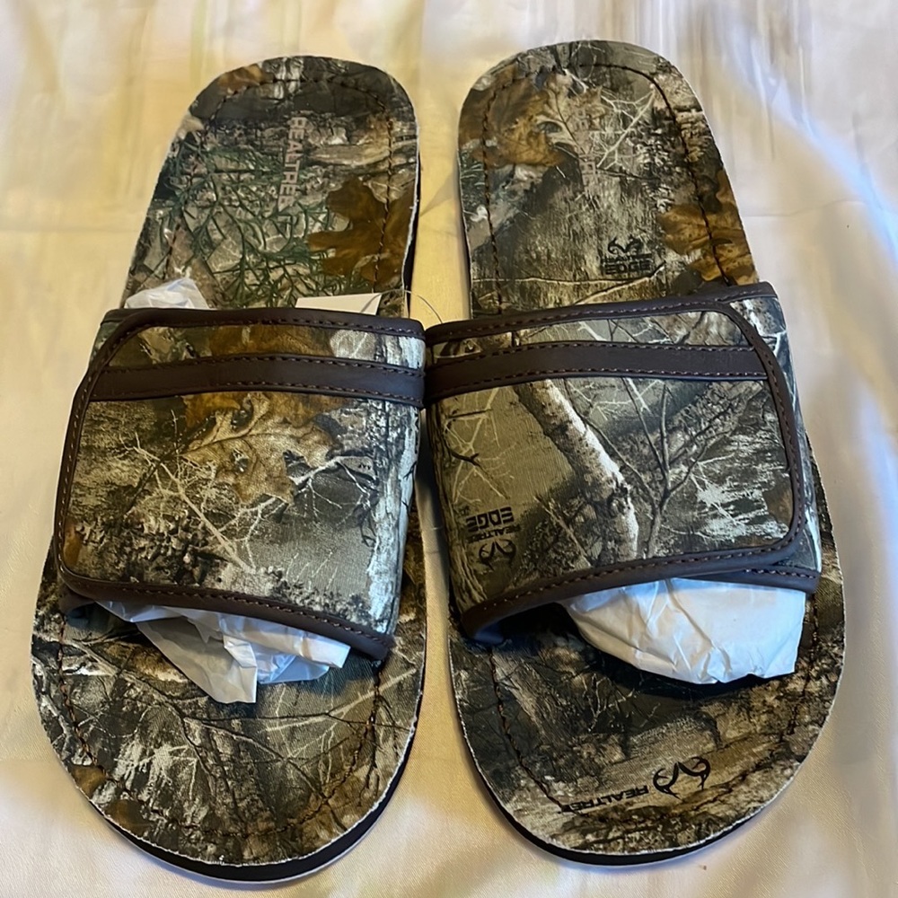 Realtree Men's Woodsman Xtra Camouflage
Northern Trail Flip Flop Sandal. L 11-12